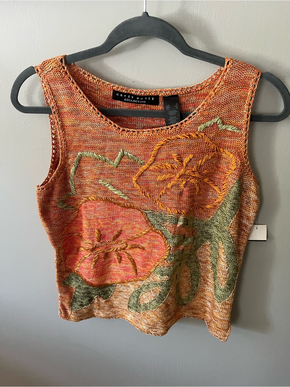 NWT women’s sleeveless sweater – small